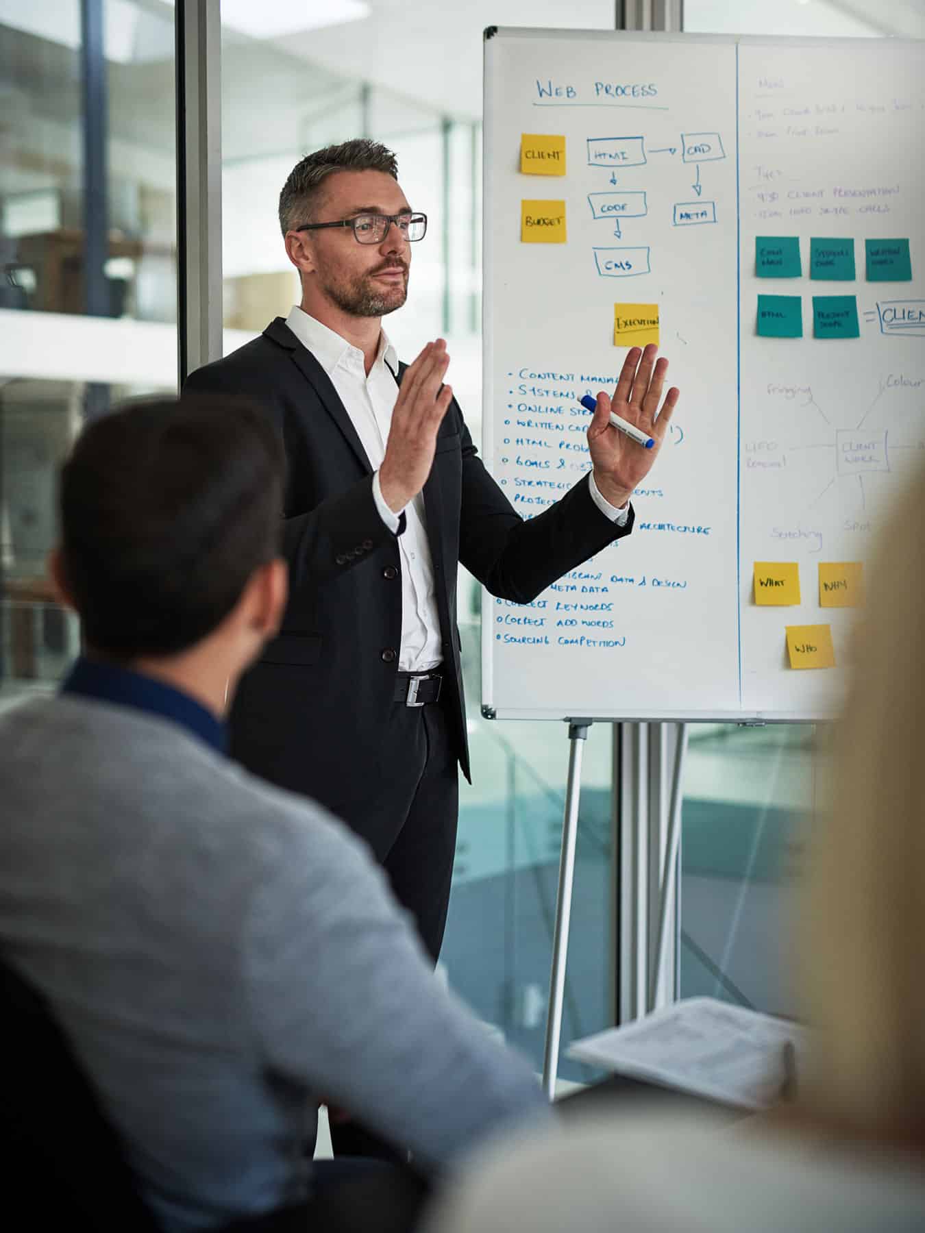 蓋ではなく、問題の原因排除を考える緻密な戦略のイメージ。